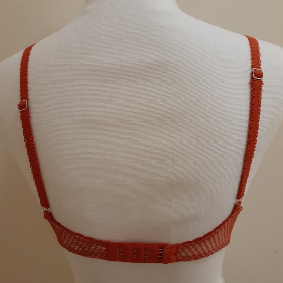 Victoria's Secret Push Up Bra 32D - Picture 5 of 6